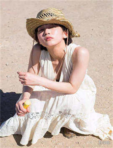 《松坂南-让美女把衣服脱了视频》