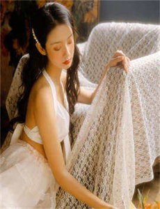 《老师黑色双开真丝旗袍的寓意-快乐大本营20121229》